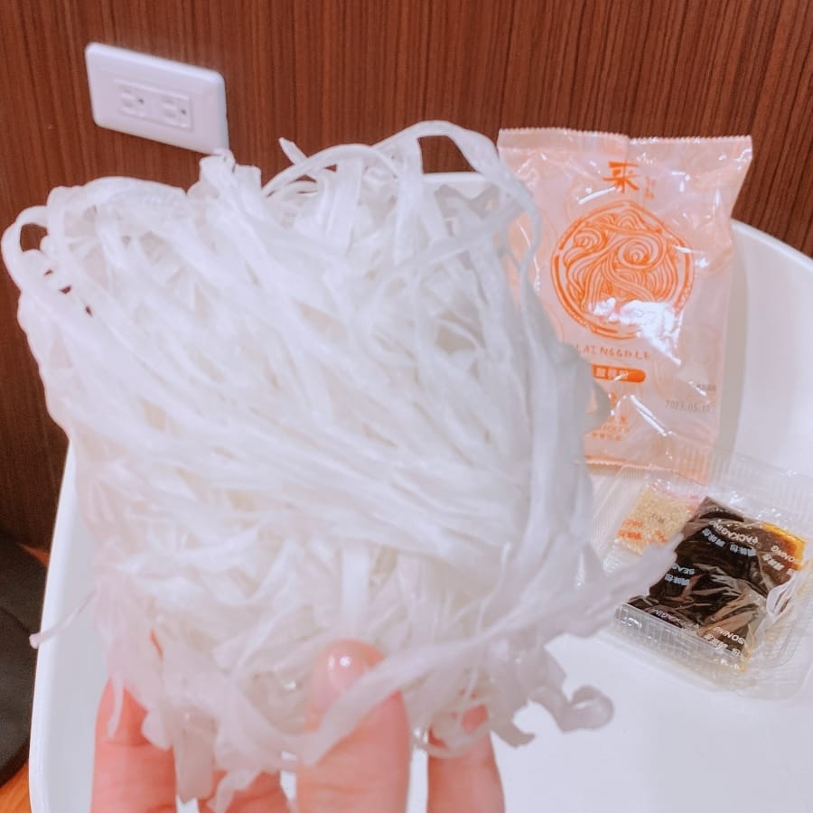 漢來美食推薦~酸辣粉、椒麻醬香、胡麻椒香來拌麵, 輕鬆享用宅美食五星拌麵~(爽)