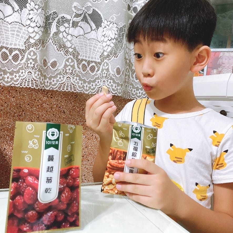 堅果推薦~「101堅果」五福綜合堅果家庭號/小包裝/五盒裝 、小袋裝 v.s 101堅果罐裝禮盒,五分熟的技術,吃出堅果好味道~