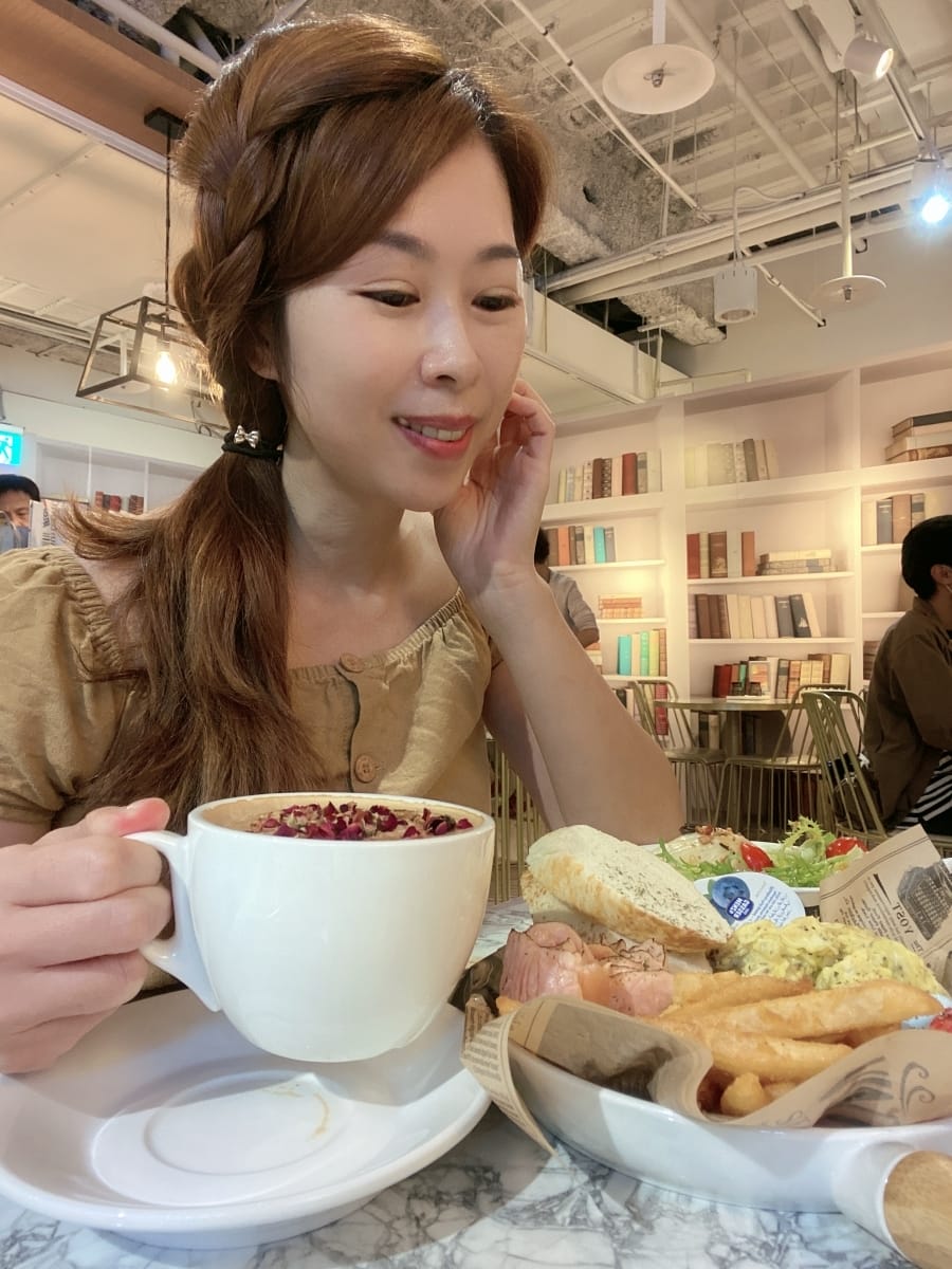 台中金典綠園道~義饗屋 di CaSa 樂活早午餐、義大利麵、燉飯,在城市享受花草簇擁,輕鬆又自在的早午餐時光~