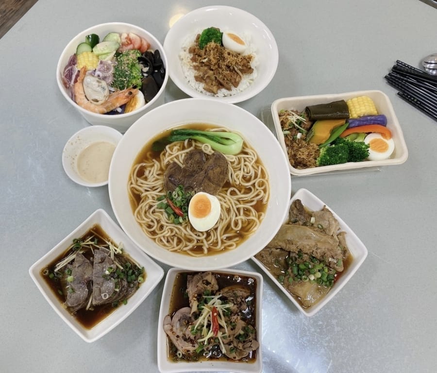 屏東好農懶人包大集合～十口滋味、繁華麵、牛角灣巧克力咖啡農園、春四大地有善農場、三魚一羊複合餐廳、林峰藝術工作室，把五感用力打開去～