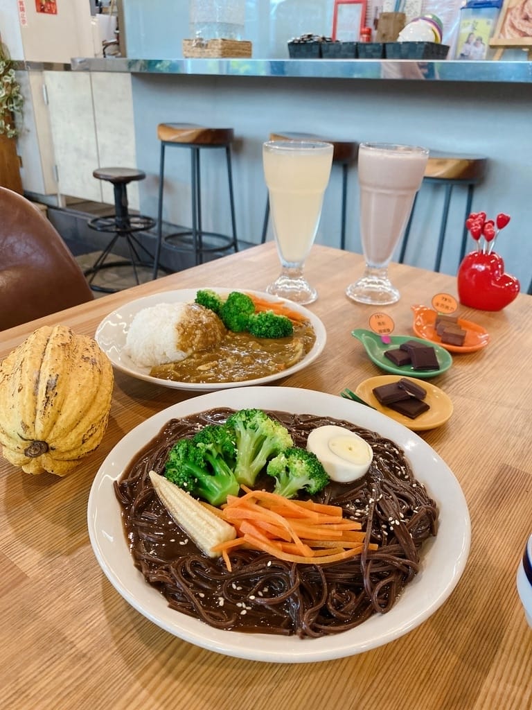 屏東好農懶人包大集合～十口滋味、繁華麵、牛角灣巧克力咖啡農園、春四大地有善農場、三魚一羊複合餐廳、林峰藝術工作室，把五感用力打開去～