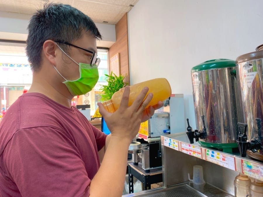 高雄飲品推薦～魏哥茶坊驚喜飲品，只有熟客才知道～