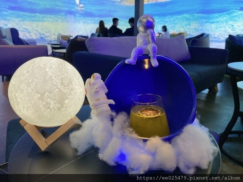 台中酒吧~微醺光廊WS 沈浸式投影餐酒館,抒壓天堂~未滿十八 台中酒吧~微醺光廊WS 沈浸式投影餐酒館,抒壓天堂~未滿十八