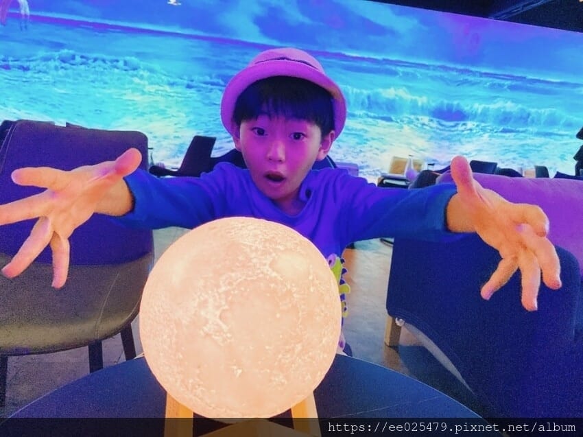 台中酒吧～微醺光廊WS 沈浸式投影餐酒館，抒壓天堂～未滿十八