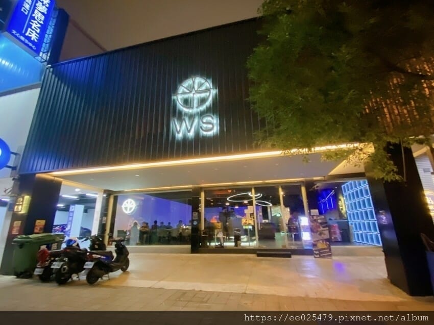台中酒吧~微醺光廊WS 沈浸式投影餐酒館,抒壓天堂~未滿十八 台中酒吧~微醺光廊WS 沈浸式投影餐酒館,抒壓天堂~未滿十八