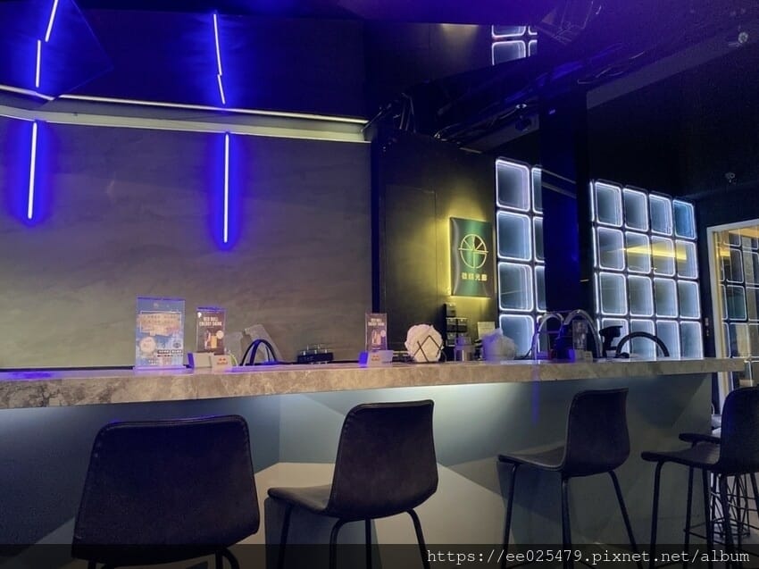 台中酒吧～微醺光廊WS 沈浸式投影餐酒館，抒壓天堂～未滿十八