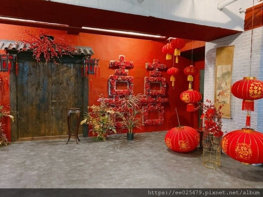伊頓自助婚紗攝影台南店，全新婚紗、晚禮服通通免加價，滿足女孩