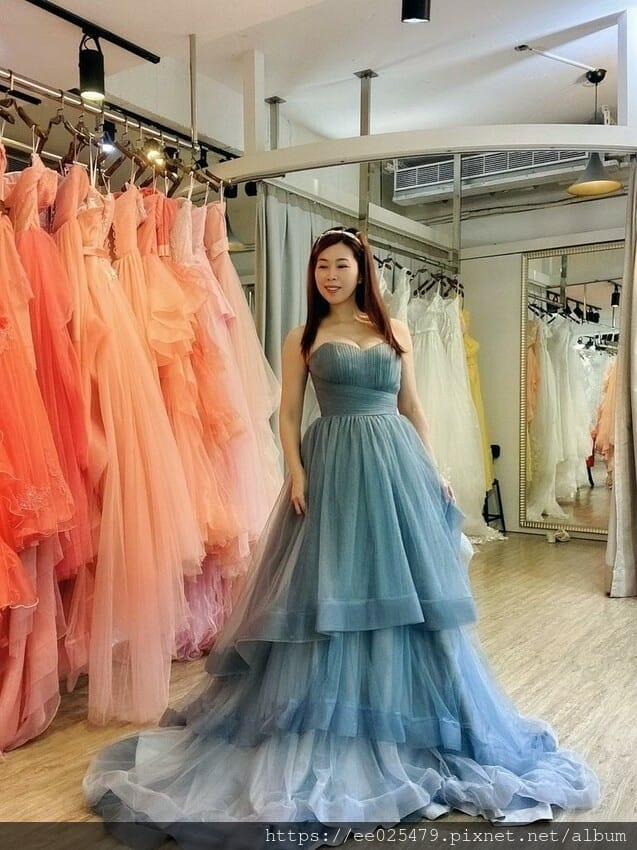 伊頓自助婚紗攝影台南店，全新婚紗、晚禮服通通免加價，滿足女孩
