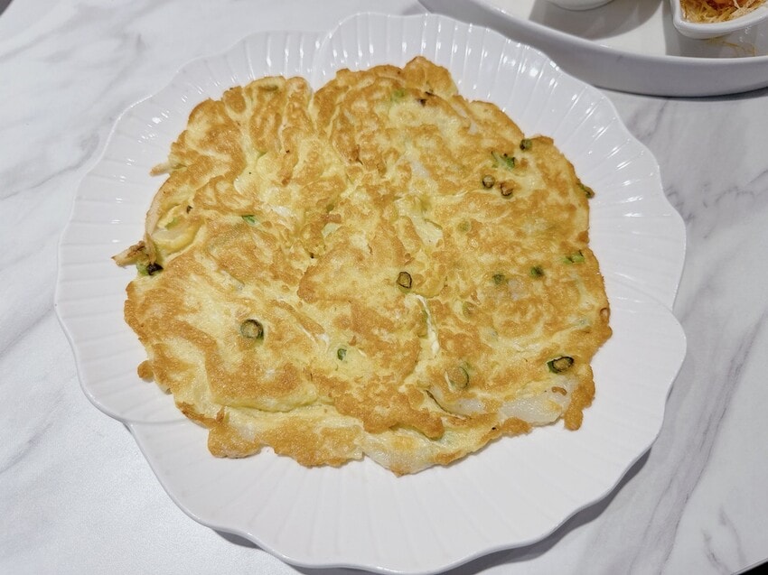 台中西屯美食推薦~鳴鴨館粵菜餐廳招牌金陵片櫻桃鴨，平價也吃得到！（驚）