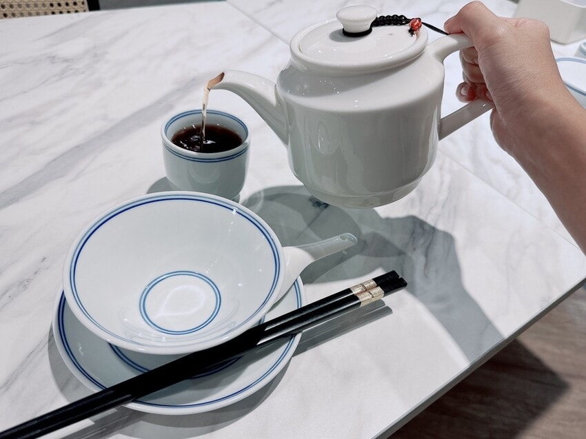 台中西屯美食推薦~鳴鴨館粵菜餐廳招牌金陵片櫻桃鴨，平價也吃得到！（驚）