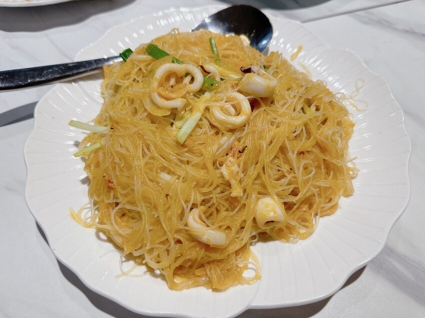 台中西屯美食推薦~鳴鴨館粵菜餐廳招牌金陵片櫻桃鴨，平價也吃得到！（驚）