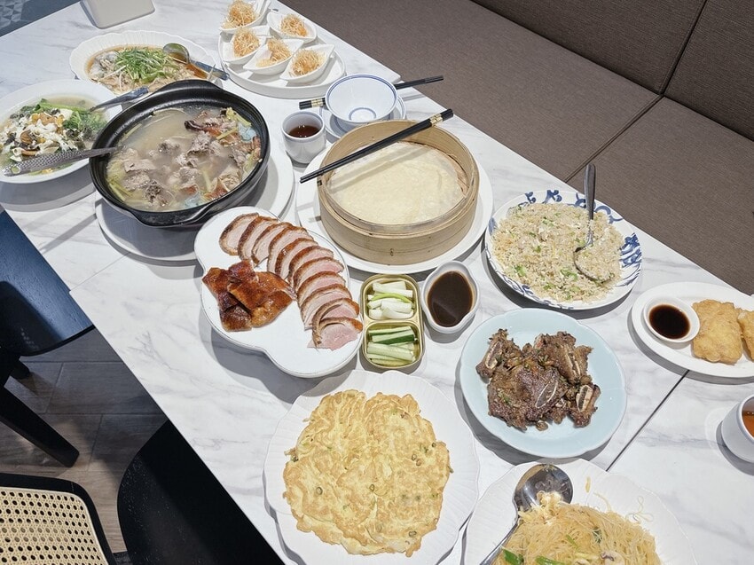 台中西屯美食推薦~鳴鴨館粵菜餐廳招牌金陵片櫻桃鴨，平價也吃得到！（驚）
