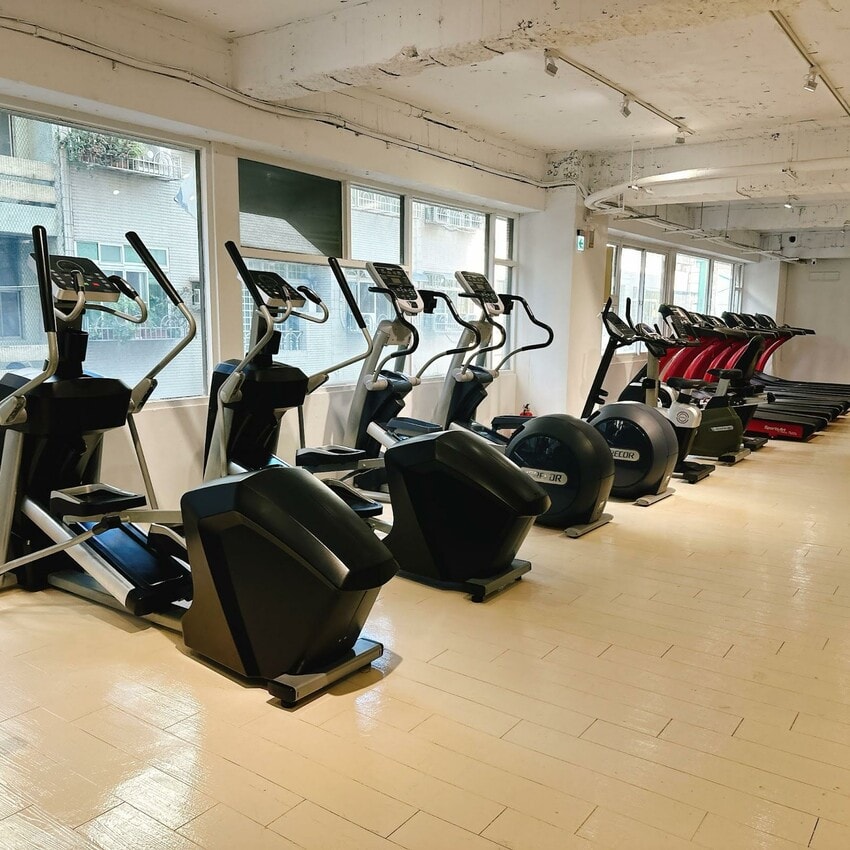 來Posh fitness健身咖啡廳邊健身邊休閒，餐盒一起安心吃，一整天就賴在這裡吧！