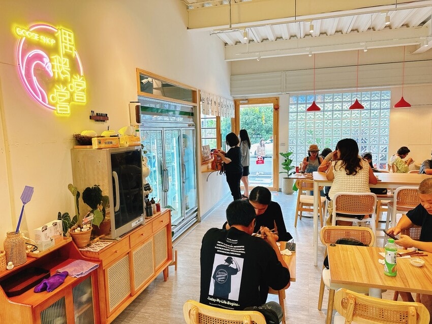 偶鵝嚐嚐虎尾店 挑戰國民美食的新味蕾 ，吃鵝肉也要文青風十足～