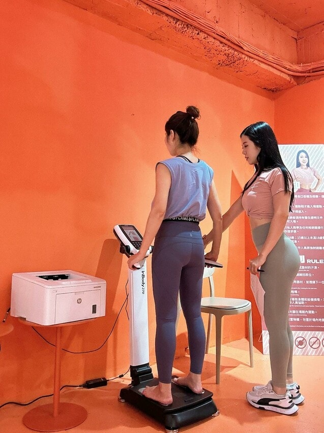來Posh fitness健身咖啡廳邊健身邊休閒，餐盒一起安心吃，一整天就賴在這裡吧！