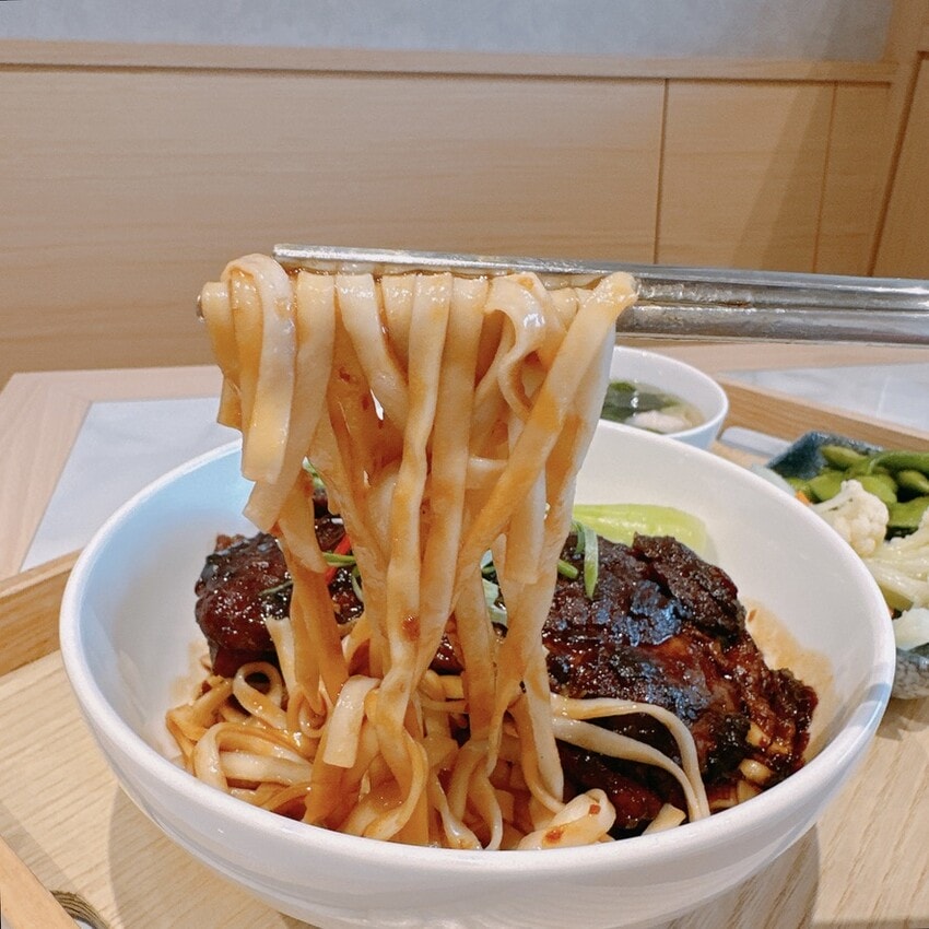 新店報報～餓呆E Dai Noodles 高CP值平價 人情味老宅調結合現代文青風的實力派網美餐廳 ，真的好想天天來吃吶！