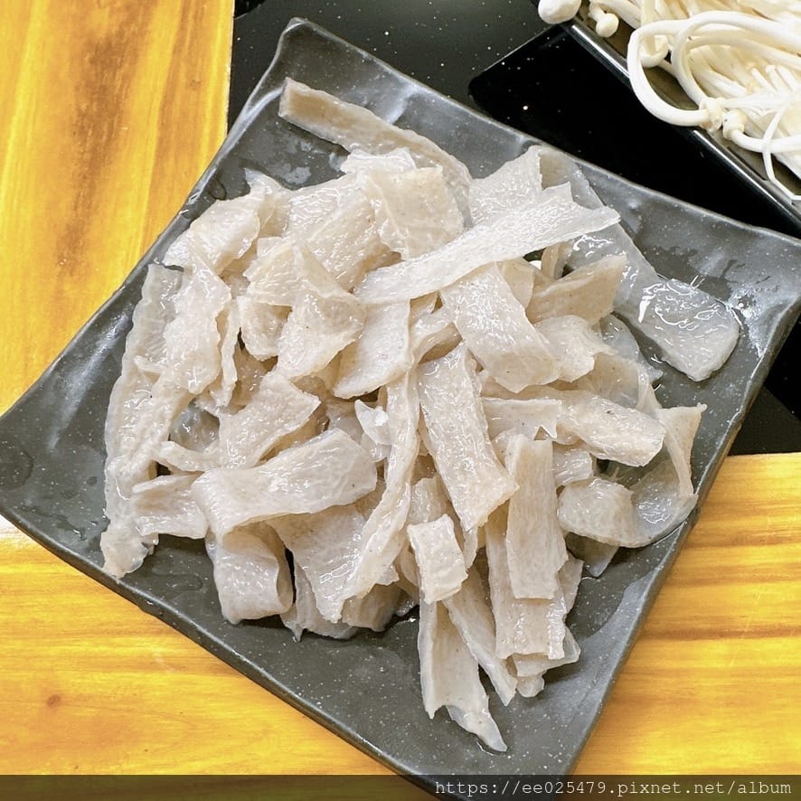 高雄美食推薦 雲南特色佳餚 鐵娘子鉄燉雞 全家人圍爐吃鐵鍋, 高雄美食推薦 雲南特色佳餚 鐵娘子鉄燉雞 全家人圍爐吃鐵鍋,