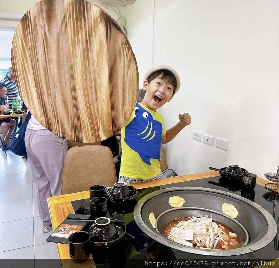 高雄美食推薦 雲南特色佳餚 鐵娘子鉄燉雞 全家人圍爐吃鐵鍋, 高雄美食推薦 雲南特色佳餚 鐵娘子鉄燉雞 全家人圍爐吃鐵鍋,