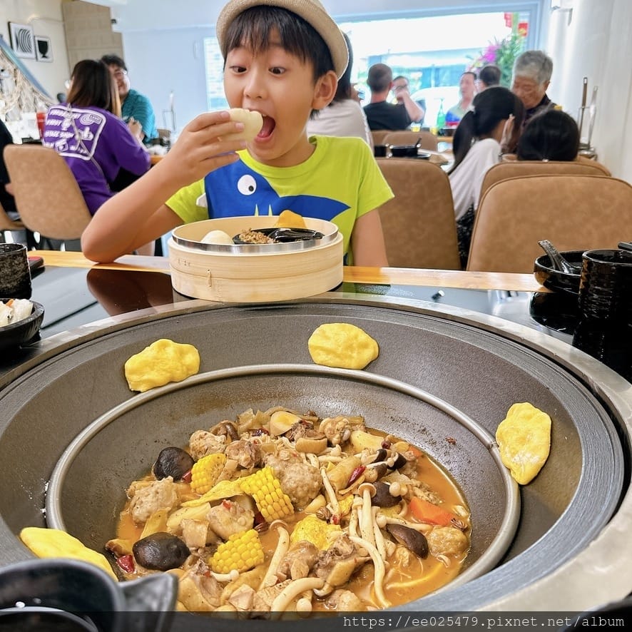 高雄美食推薦 雲南特色佳餚 鐵娘子鉄燉雞 全家人圍爐吃鐵鍋, 高雄美食推薦 雲南特色佳餚 鐵娘子鉄燉雞 全家人圍爐吃鐵鍋,