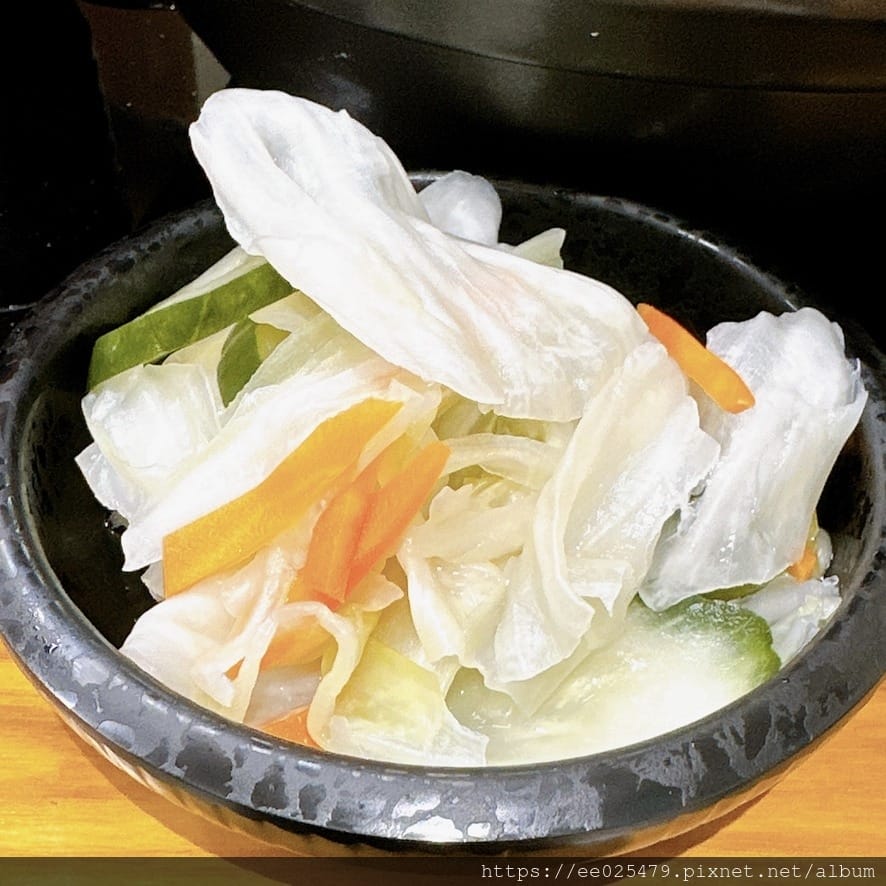 高雄美食推薦 雲南特色佳餚 鐵娘子鉄燉雞 全家人圍爐吃鐵鍋, 高雄美食推薦 雲南特色佳餚 鐵娘子鉄燉雞 全家人圍爐吃鐵鍋,