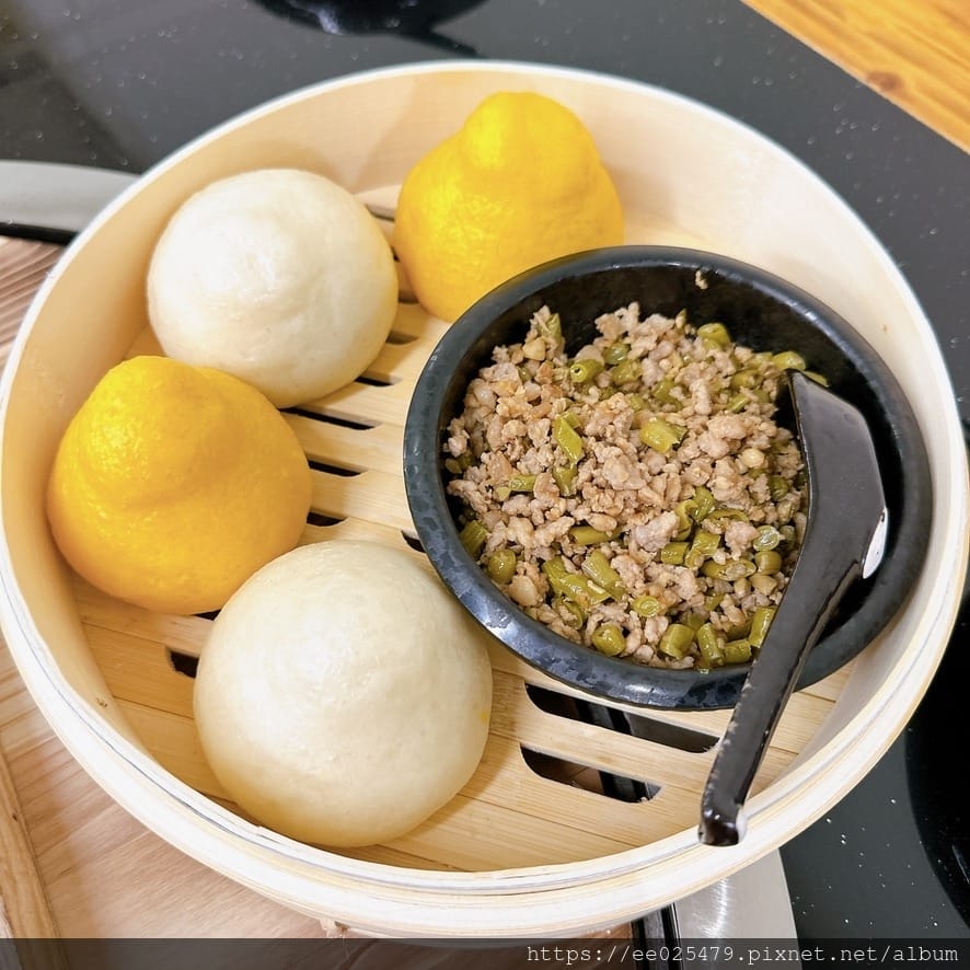 高雄美食推薦 雲南特色佳餚 鐵娘子鉄燉雞 全家人圍爐吃鐵鍋, 高雄美食推薦 雲南特色佳餚 鐵娘子鉄燉雞 全家人圍爐吃鐵鍋,