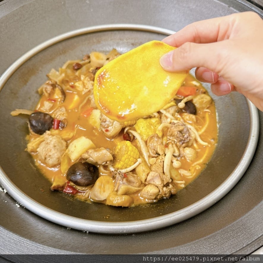 高雄美食推薦 雲南特色佳餚 鐵娘子鉄燉雞 全家人圍爐吃鐵鍋, 高雄美食推薦 雲南特色佳餚 鐵娘子鉄燉雞 全家人圍爐吃鐵鍋,