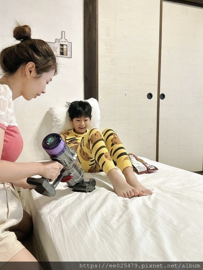 Dyson Digital Slim Submarine™吸塵器， 輕量乾濕洗地吸塵器，Dyson NF42吸塵器，Dyson NF42 洗地機，dyson吸塵器，吸塵器推薦，無線吸塵器，洗地機推薦，乾濕兩用吸塵器，塵蟎吸塵器，濕拖吸塵器推薦，洗地吸塵器，輕量吸塵器推薦，吸塵器，洗地機