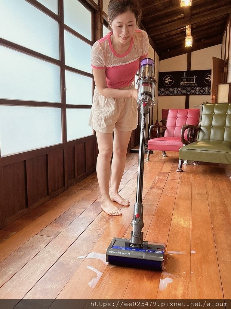 Dyson Digital Slim Submarine™吸塵器， 輕量乾濕洗地吸塵器，Dyson NF42吸塵器，Dyson NF42 洗地機，dyson吸塵器，吸塵器推薦，無線吸塵器，洗地機推薦，乾濕兩用吸塵器，塵蟎吸塵器，濕拖吸塵器推薦，洗地吸塵器，輕量吸塵器推薦，吸塵器，洗地機