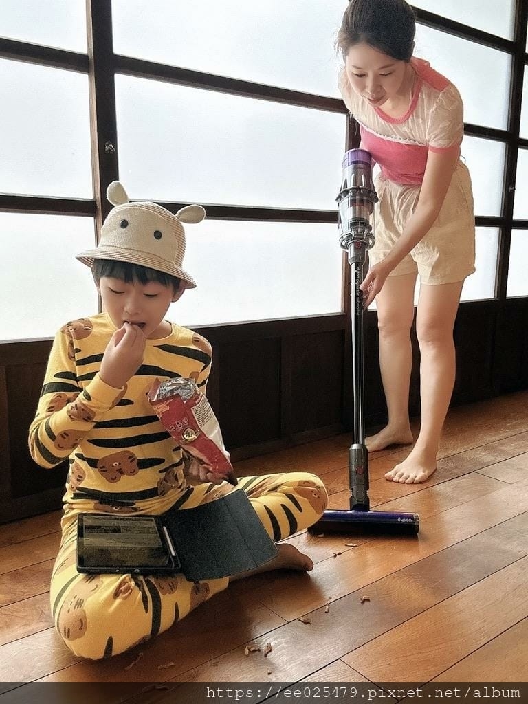 Dyson Digital Slim Submarine™吸塵器， 輕量乾濕洗地吸塵器，Dyson NF42吸塵器，Dyson NF42 洗地機，dyson吸塵器，吸塵器推薦，無線吸塵器，洗地機推薦，乾濕兩用吸塵器，塵蟎吸塵器，濕拖吸塵器推薦，洗地吸塵器，輕量吸塵器推薦，吸塵器，洗地機