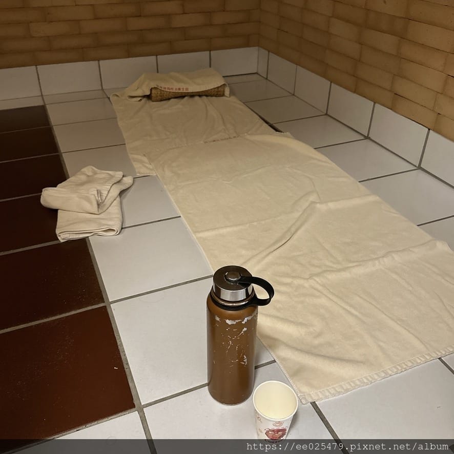 全新的舒壓妙方！到安平河岸舒活館 享受中式足底按摩，躺上日式