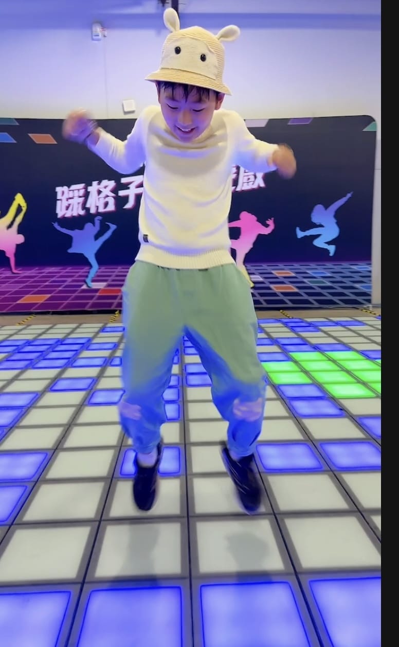 高雄駁二全新景點～好鬪科技運動 親子一起玩～不用吹風日曬運動