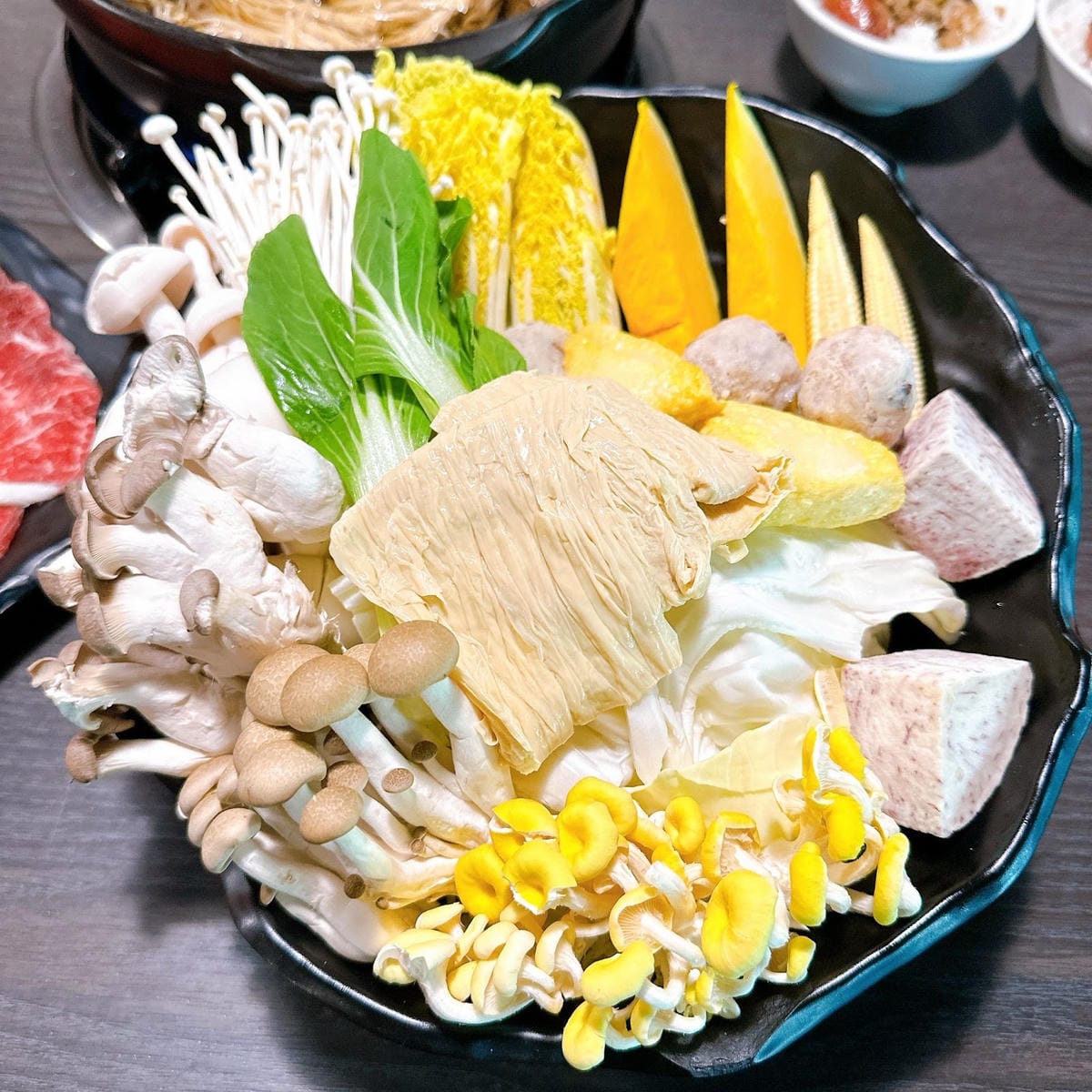 南投美食推薦~想要大快朵頤吃菇菇鍋就來菇神鹿谷店,再也不用衝 南投美食推薦~想要大快朵頤吃菇菇鍋就來菇神鹿谷店,再也不用衝