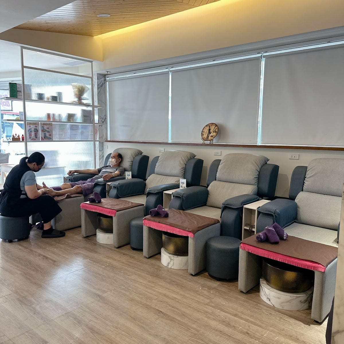 驛筠珍健康spa會館 五甲店結合仕女SPA和健康推拿，療癒放