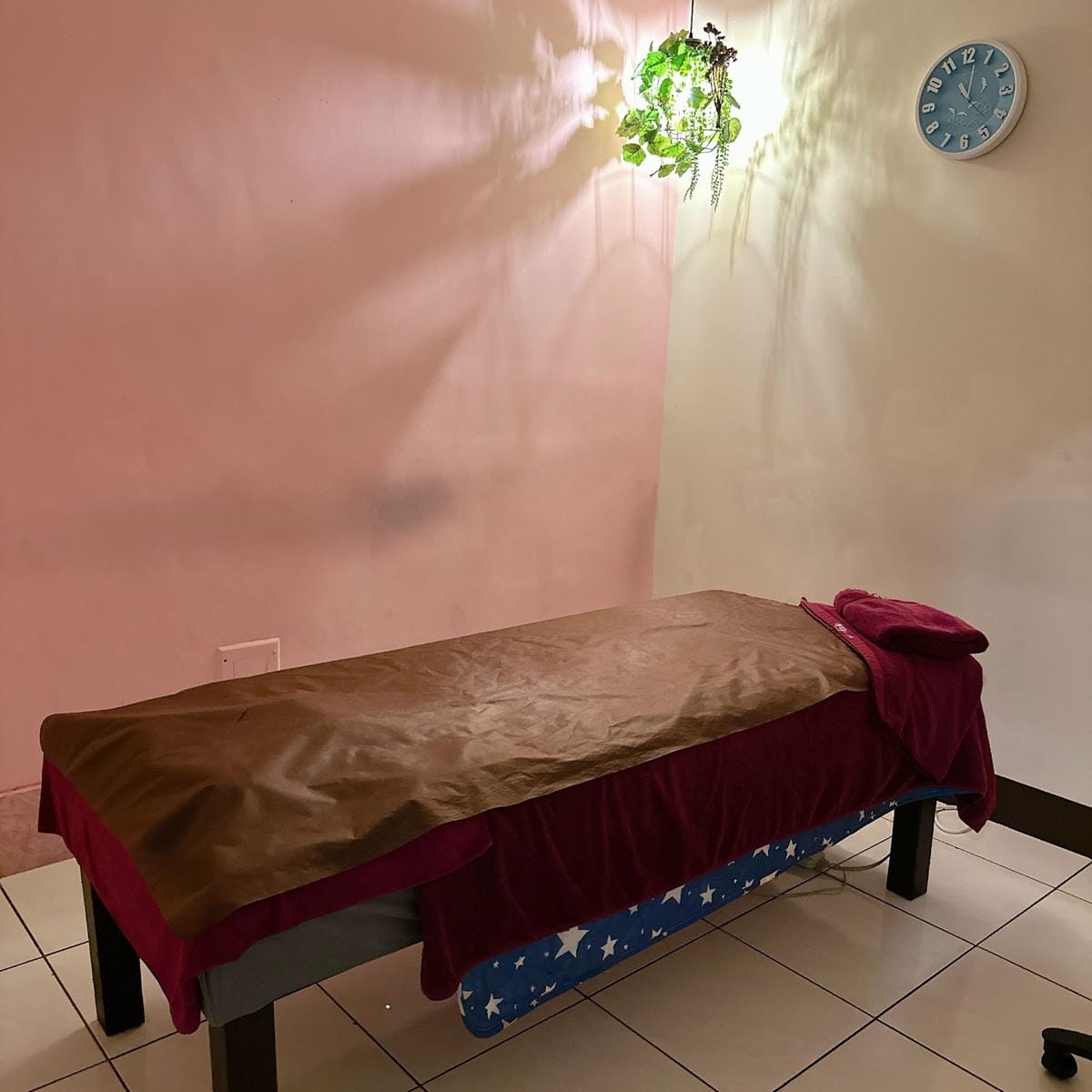 驛筠珍健康spa會館 五甲店結合仕女SPA和健康推拿，療癒放