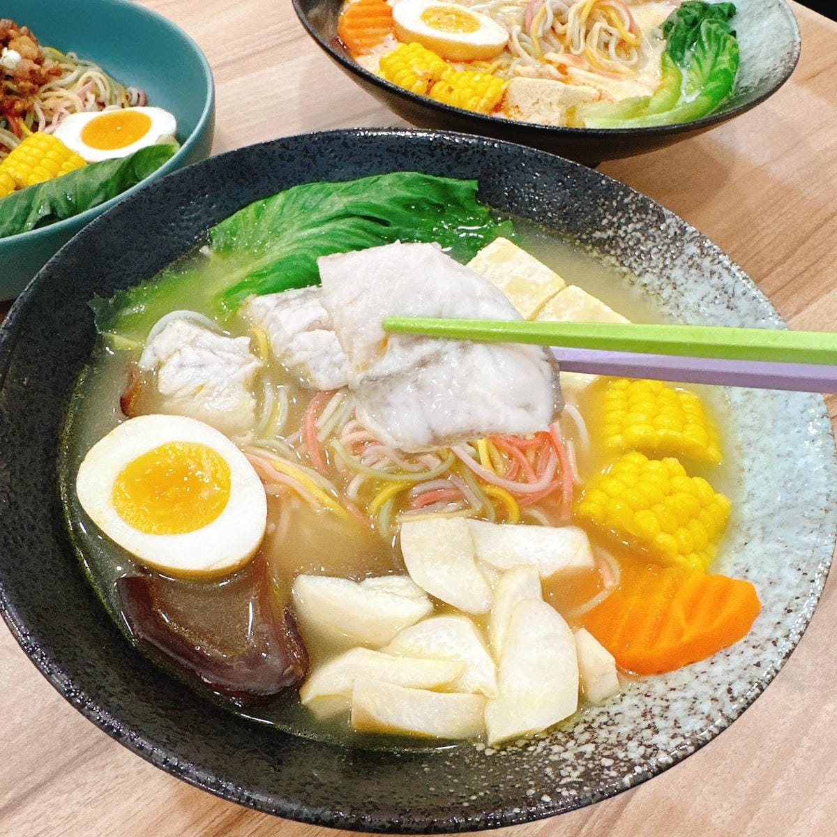 嘉義美食推薦 咖樂彩虹麵 八種顏色的🌈彩虹麵一次滿足！