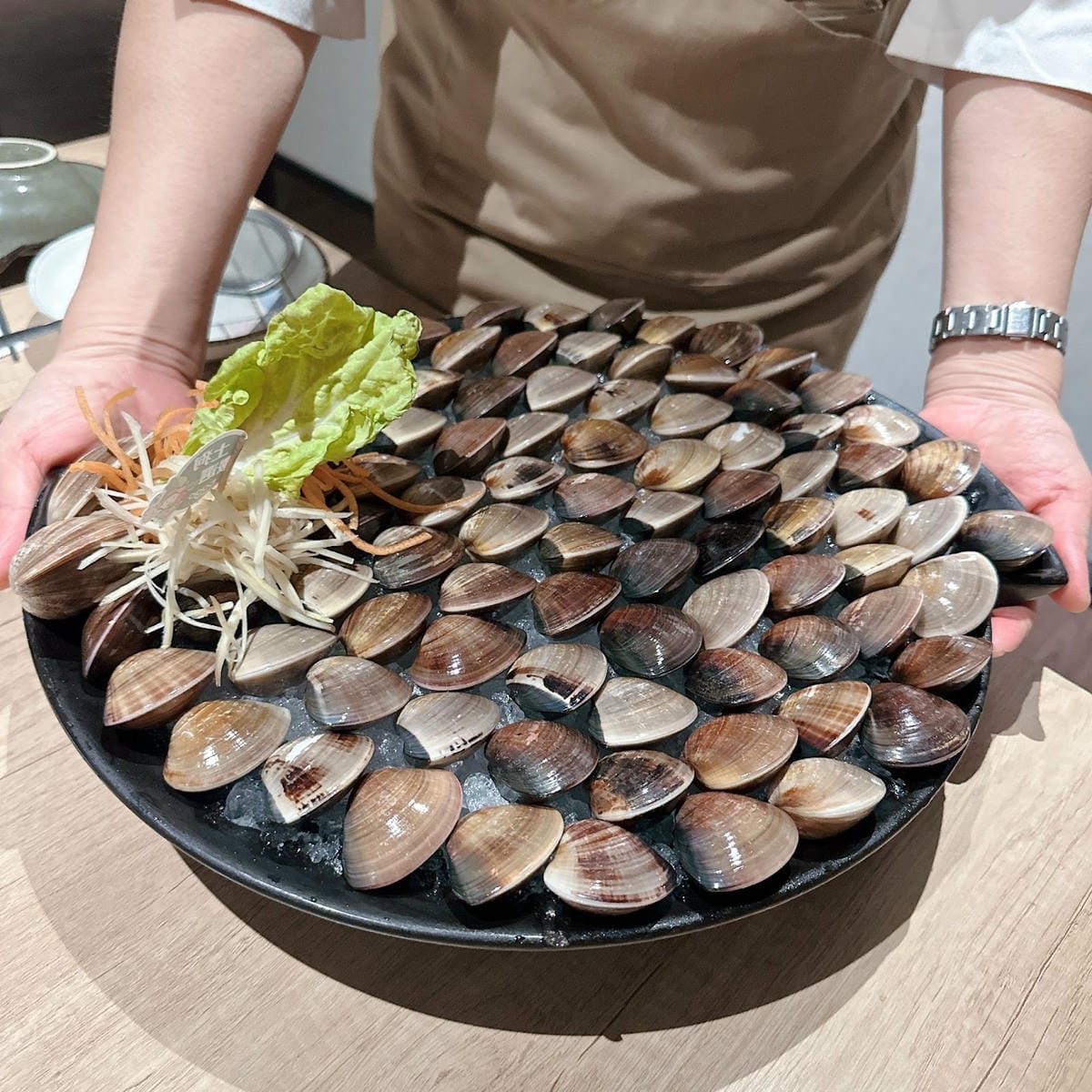 松江南京站美食推薦  土狗樂市樂涮海鮮火鍋超澎派鍋物，揪團吃
