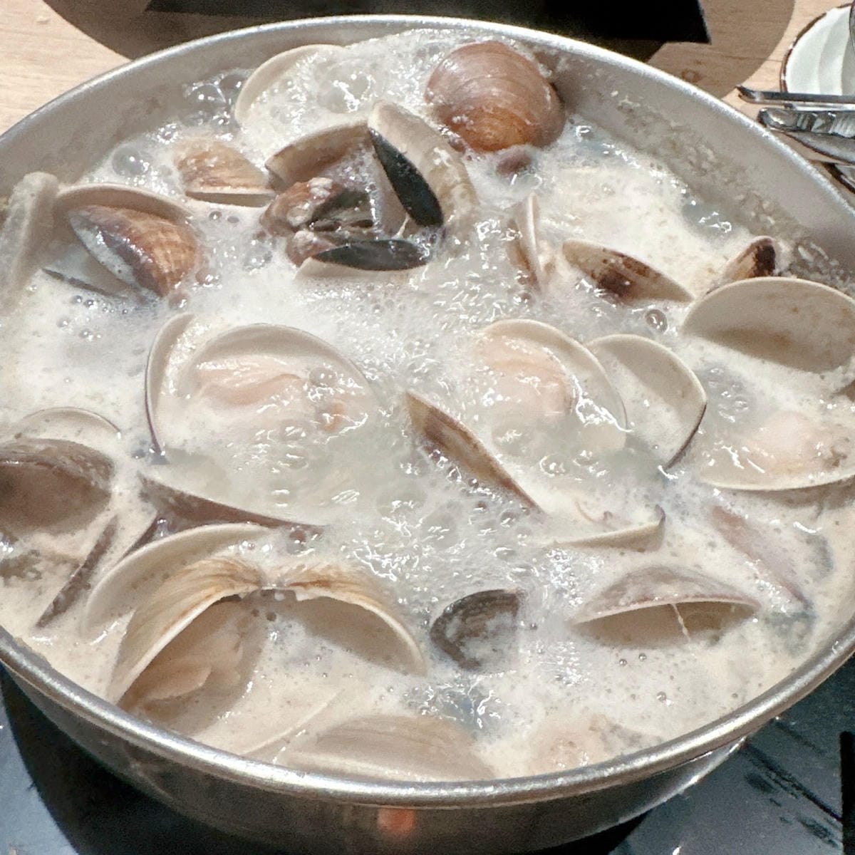 松江南京站美食推薦  土狗樂市樂涮海鮮火鍋超澎派鍋物，揪團吃