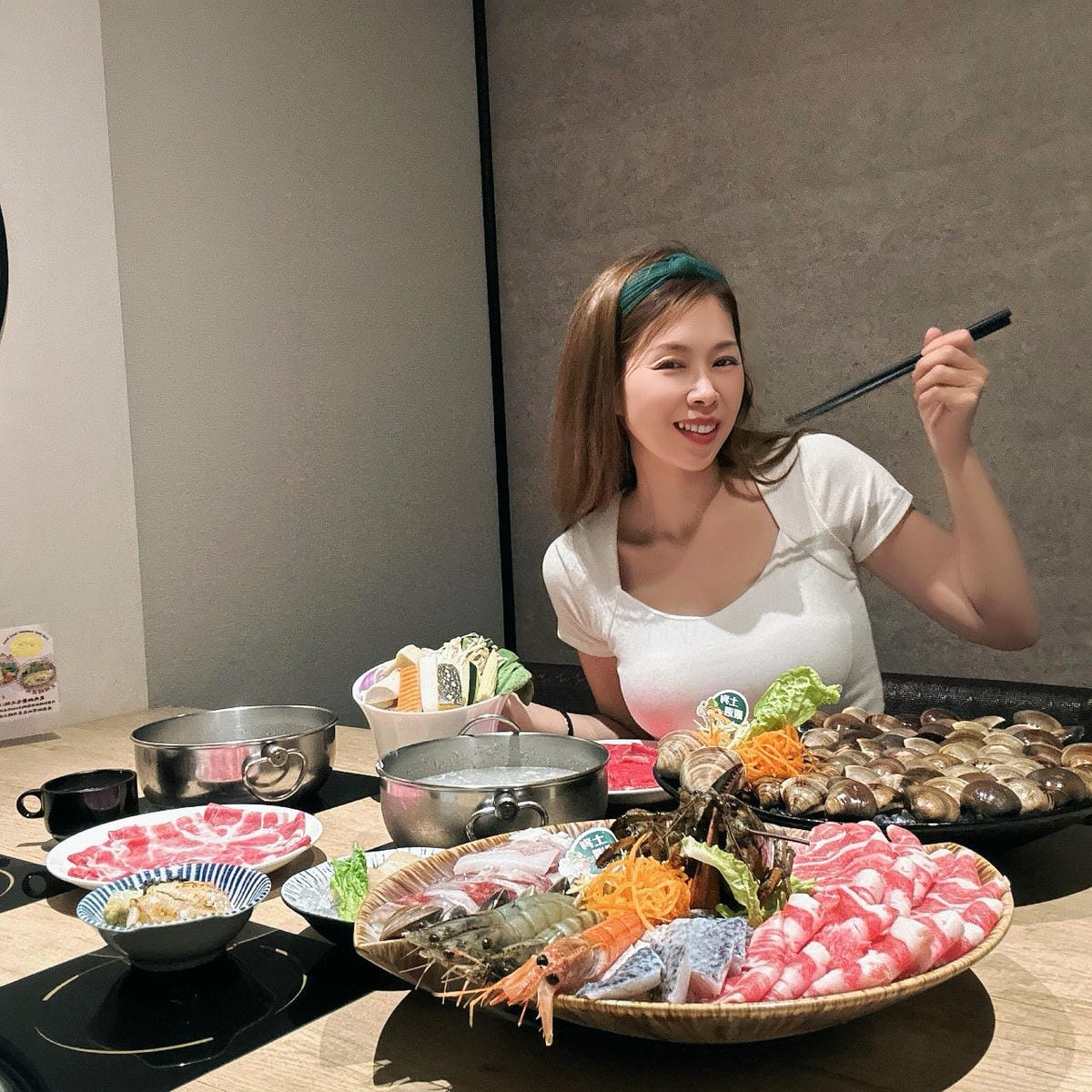 松江南京站美食推薦  土狗樂市樂涮海鮮火鍋超澎派鍋物，揪團吃