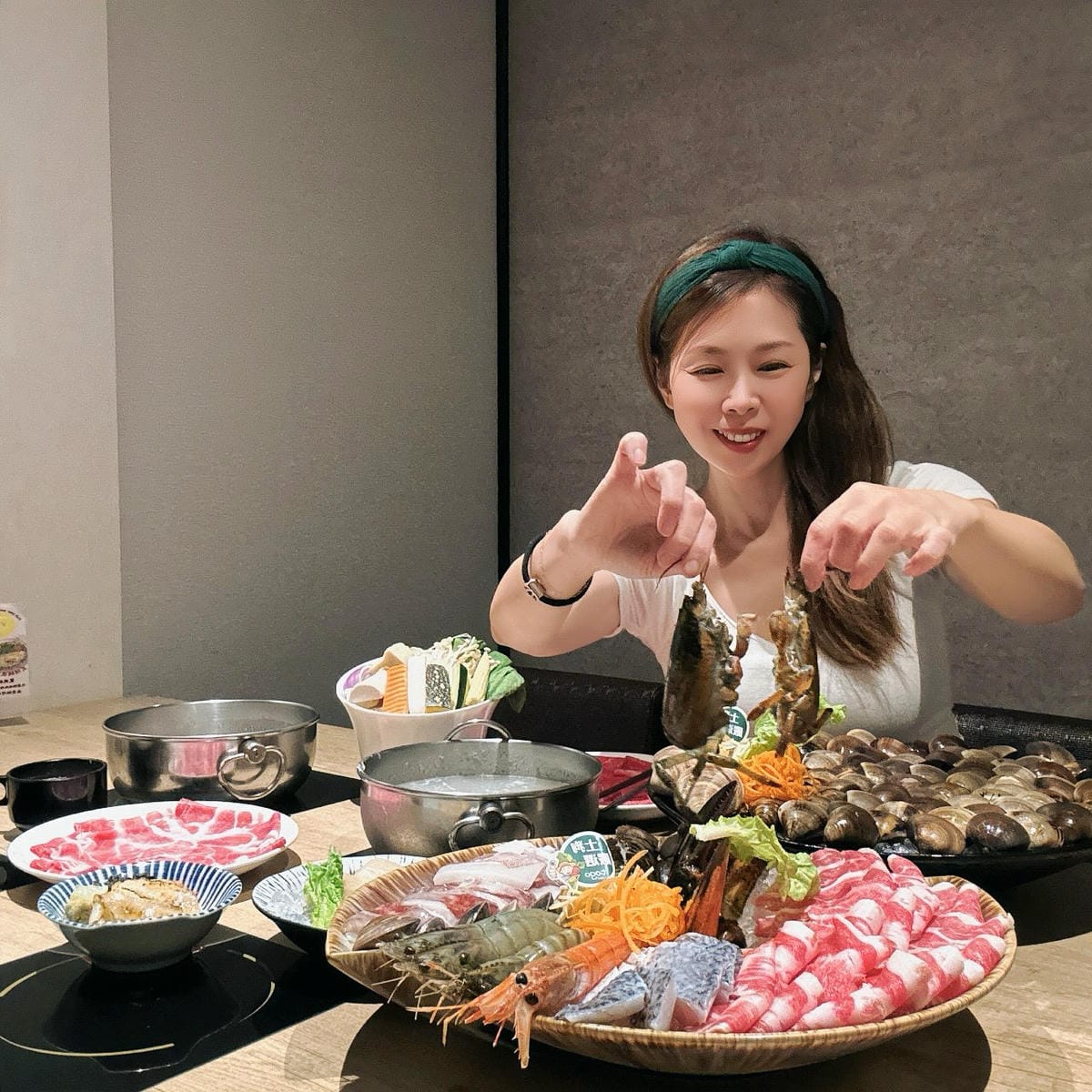 松江南京站美食推薦  土狗樂市樂涮海鮮火鍋超澎派鍋物，揪團吃