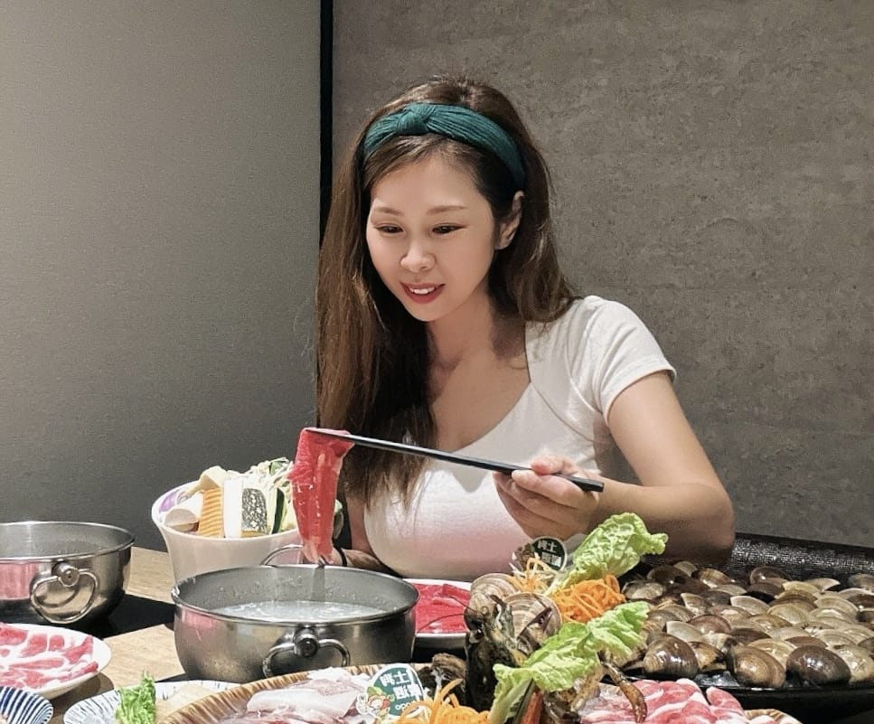 松江南京站美食推薦  土狗樂市樂涮海鮮火鍋超澎派鍋物，揪團吃