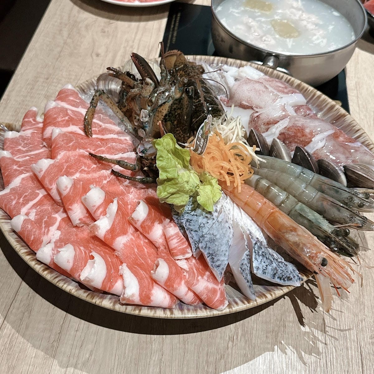 松江南京站美食推薦  土狗樂市樂涮海鮮火鍋超澎派鍋物，揪團吃