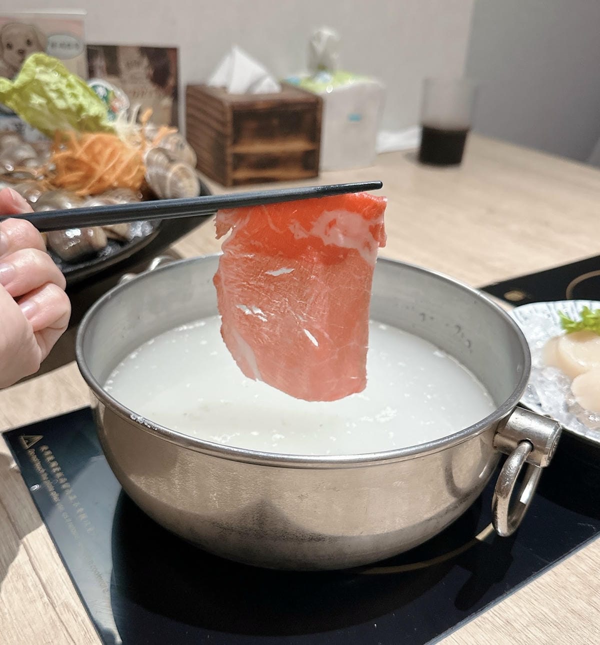松江南京站美食推薦  土狗樂市樂涮海鮮火鍋超澎派鍋物，揪團吃