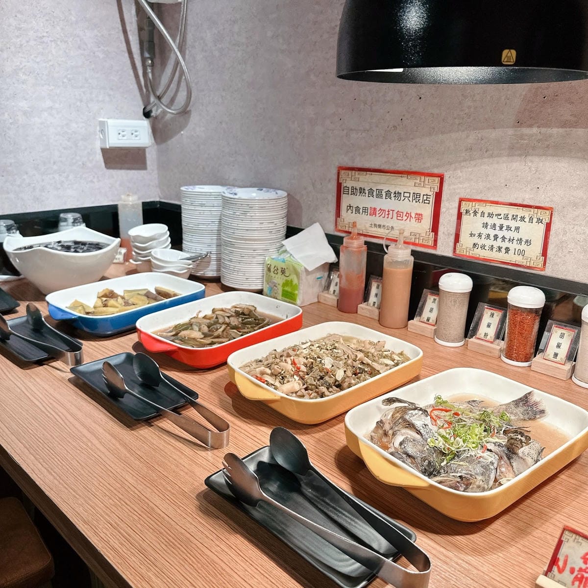 松江南京站美食推薦  土狗樂市樂涮海鮮火鍋超澎派鍋物，揪團吃