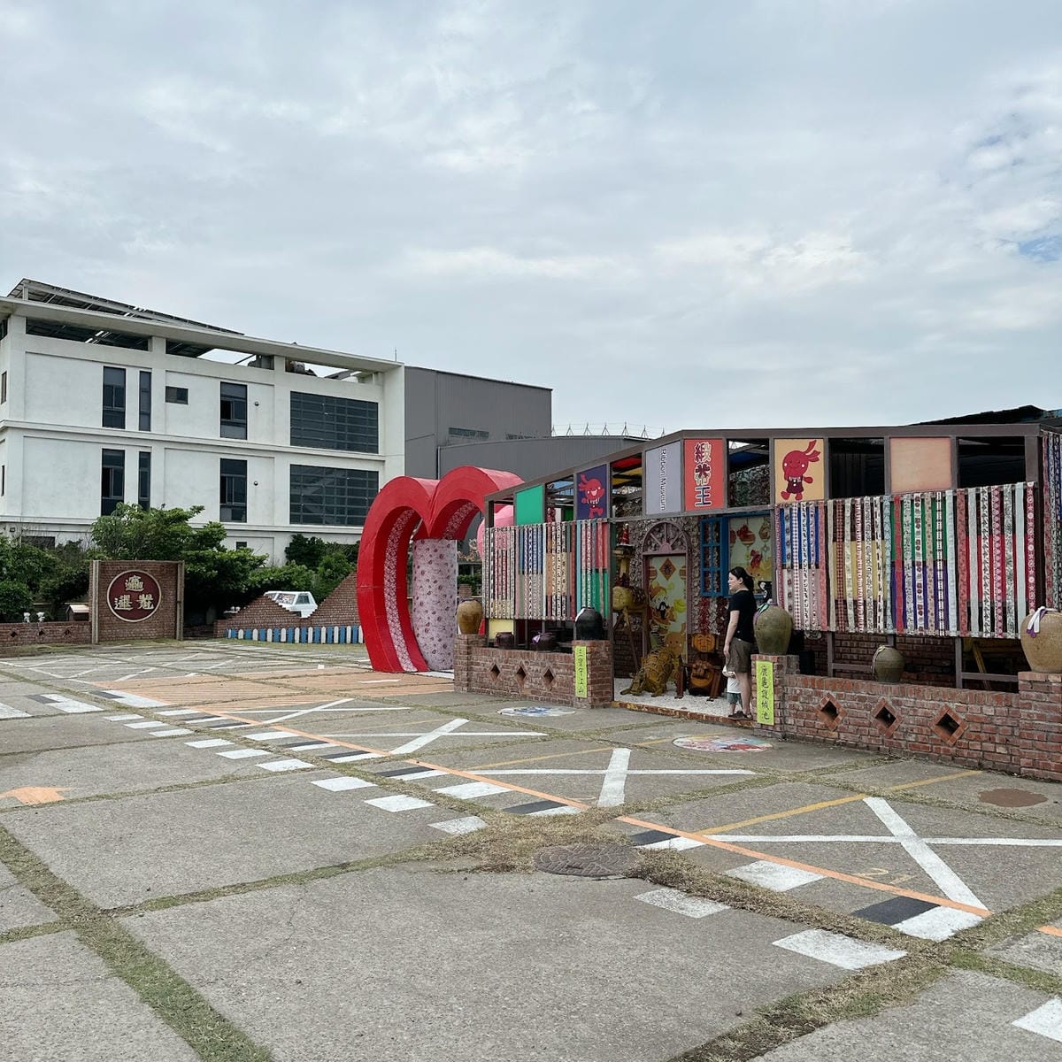 彰化鹿港免費景點推薦～ 沉浸在緞帶王觀光工廠手作的世界裡，邊