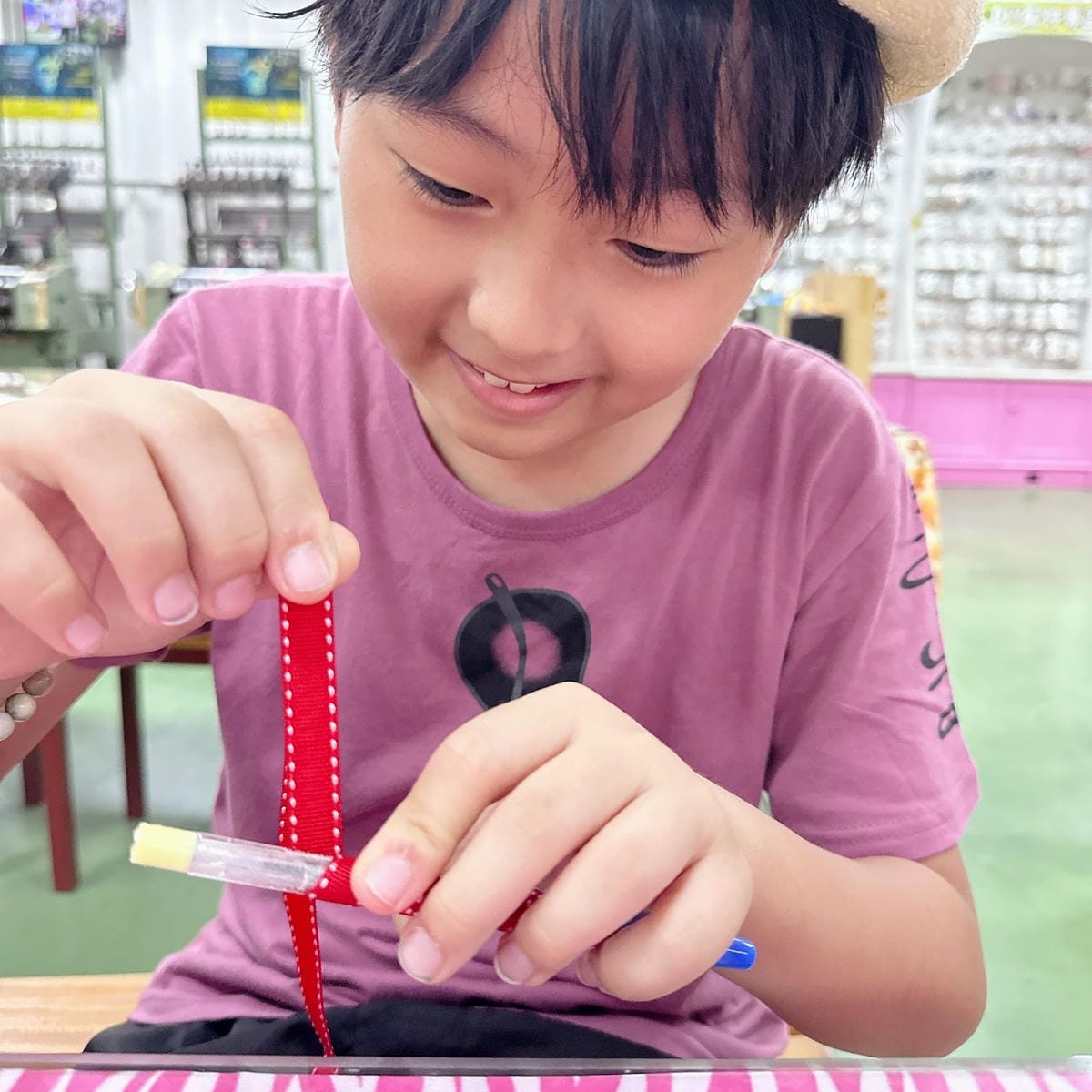 彰化鹿港免費景點推薦～ 沉浸在緞帶王觀光工廠手作的世界裡，邊