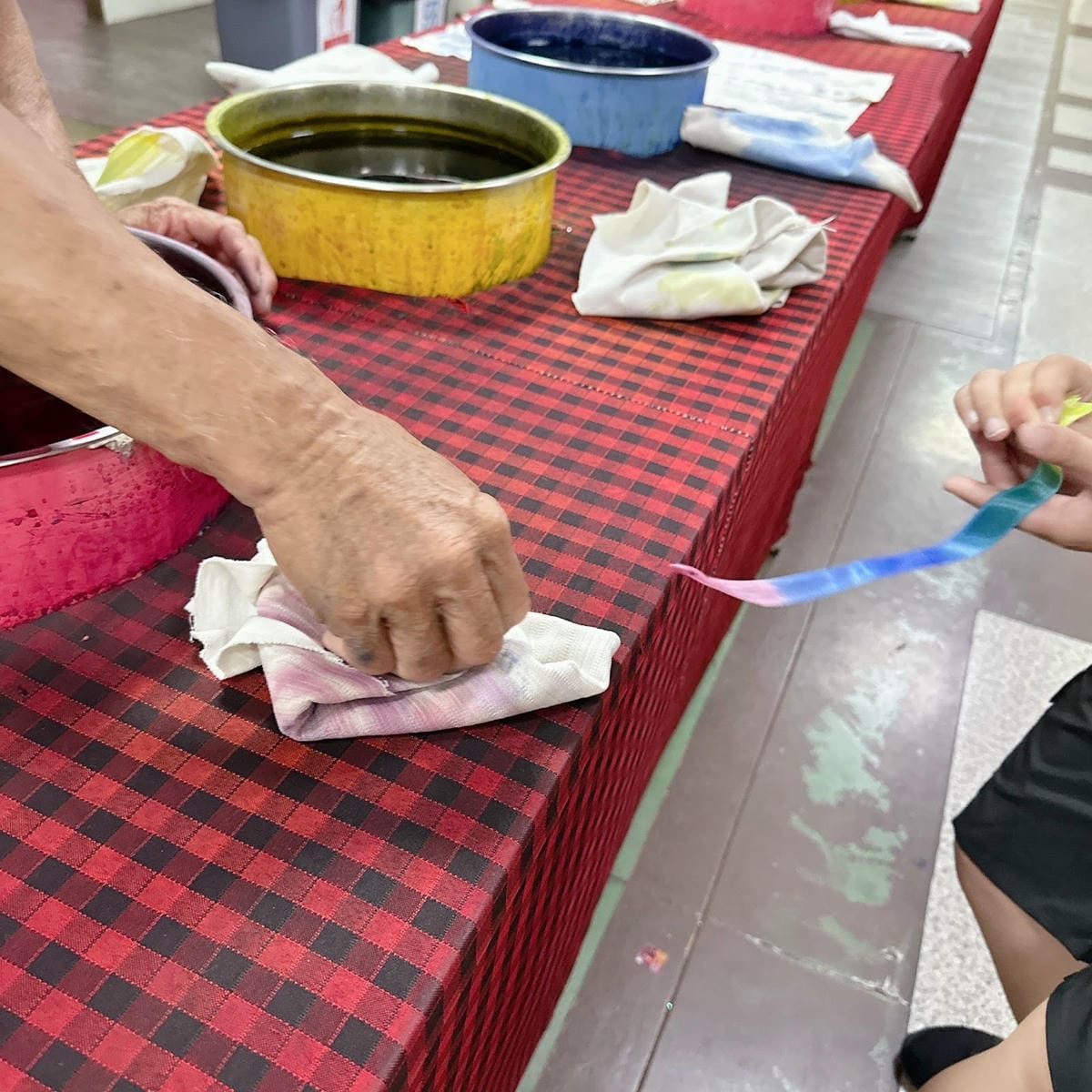 彰化鹿港免費景點推薦～ 沉浸在緞帶王觀光工廠手作的世界裡，邊