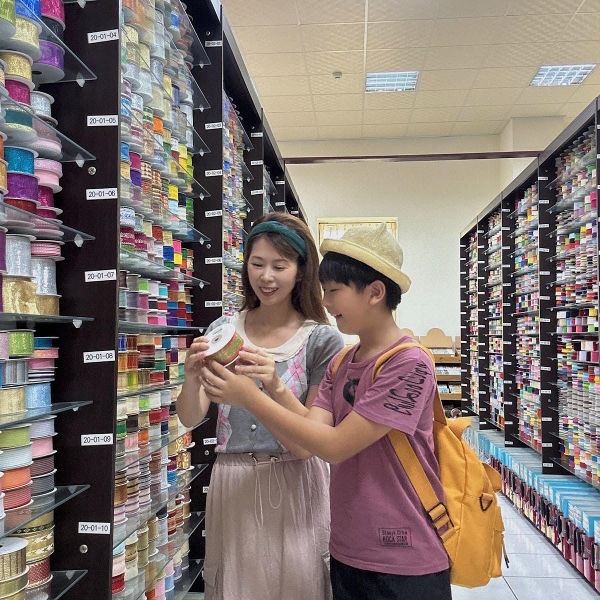 彰化鹿港免費景點推薦～ 沉浸在緞帶王觀光工廠手作的世界裡，邊
