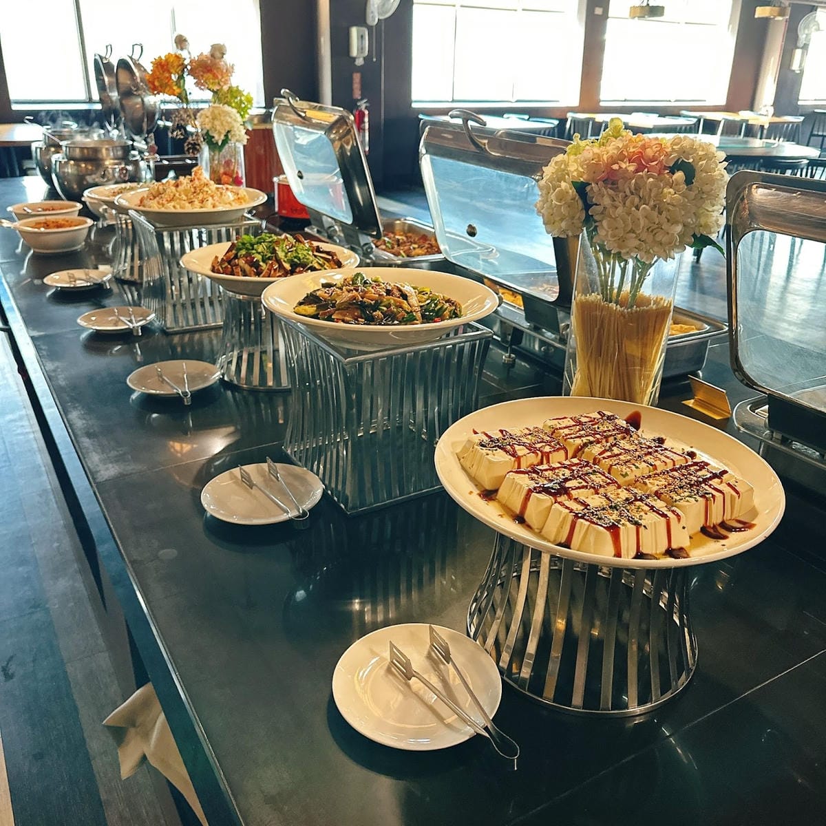 墾丁富麗敦飯店超值一泊二食遊艇六合一海洋派對專案，好玩消暑快