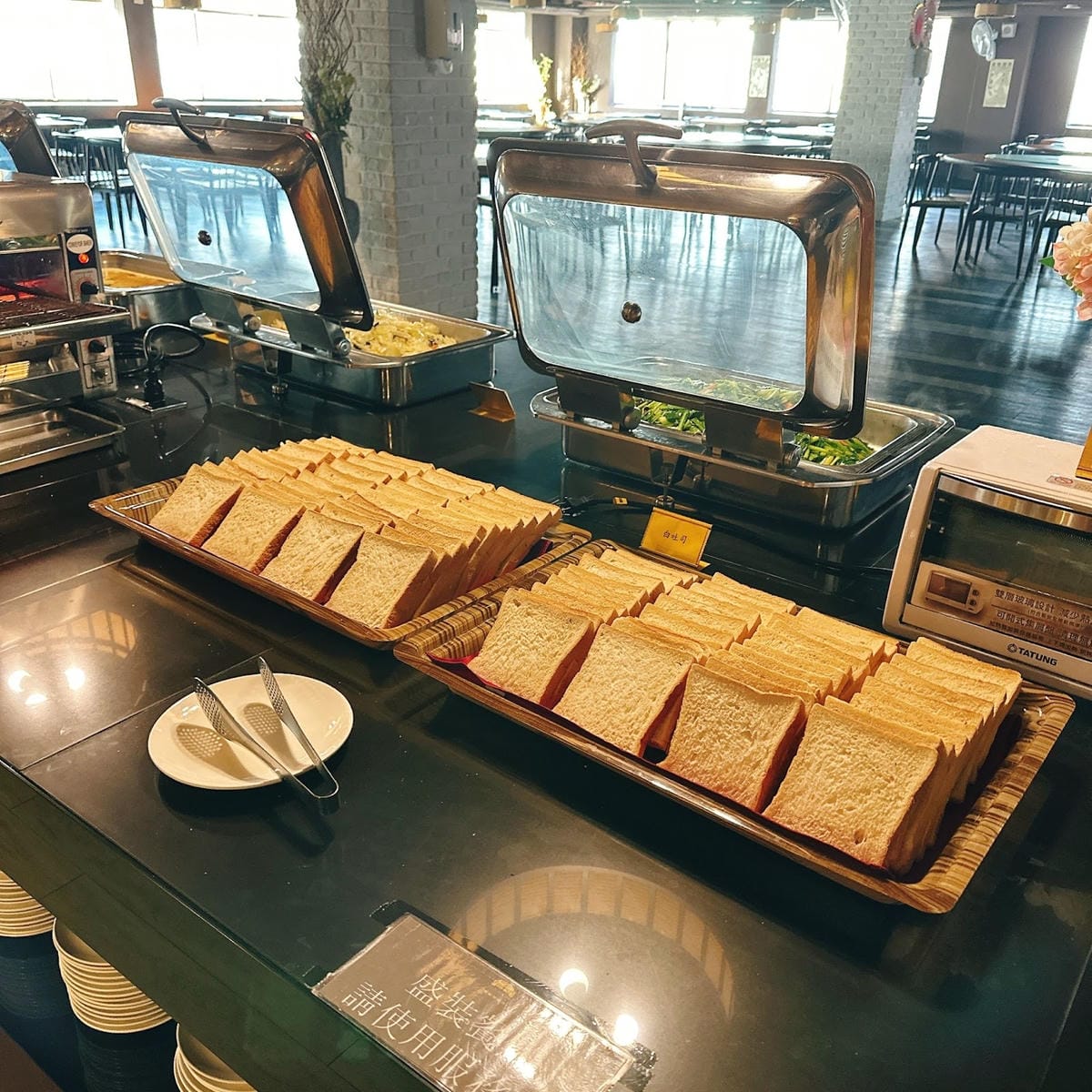 墾丁富麗敦飯店超值一泊二食遊艇六合一海洋派對專案，好玩消暑快