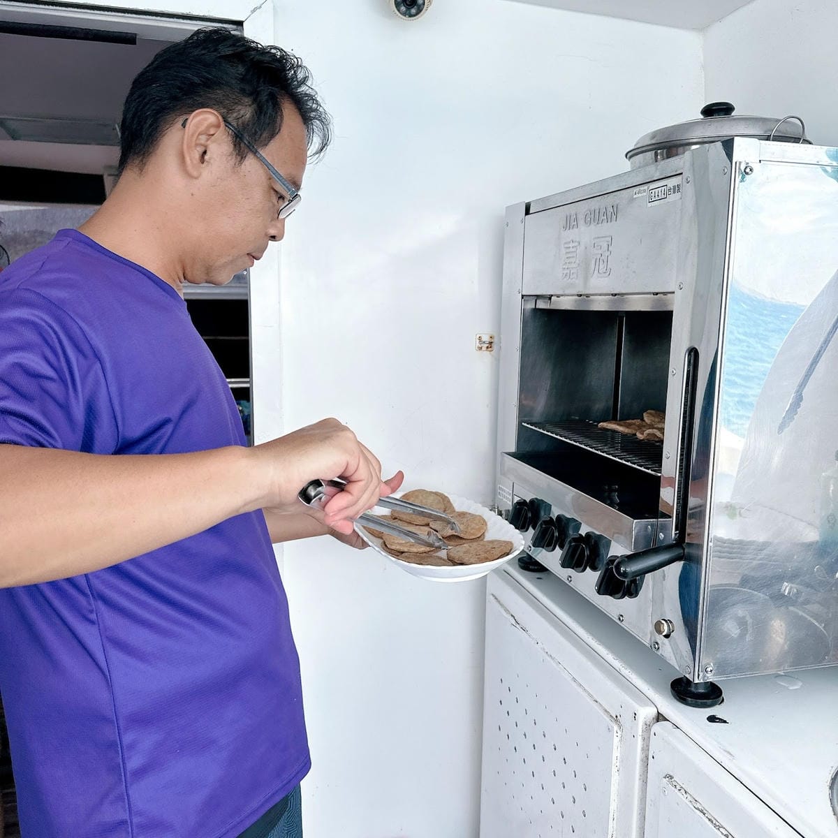 墾丁富麗敦飯店超值一泊二食遊艇六合一海洋派對專案，好玩消暑快